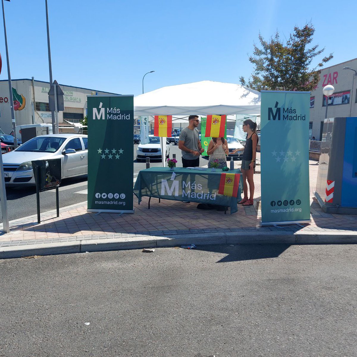 Ha sido un gusto compartir mesa informativa con las compañeras de <a href="/masmadridbocema/">MasMadridBocema</a>.
Seguimos recogiendo ideas para mejorar nuestros municipios y dar a conocer nuestros proyectos políticos.