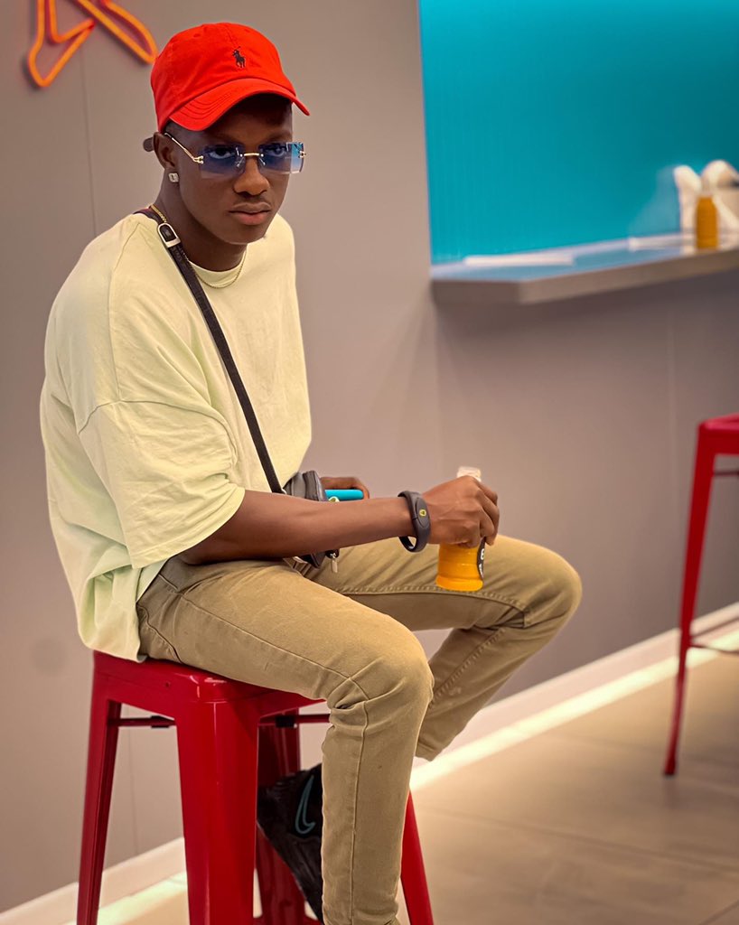 f_dorley's tweet photo. If you walk with God you better not doubt Him.
#pa_ablow💪💯
#liberianjollof🇱🇷💯 #liberianmenarefine🔥🇱🇷 #fridayvibes #streetstyle #fashionstyle #polocap #givenchypant https://t.co/ICuXvrCPpd