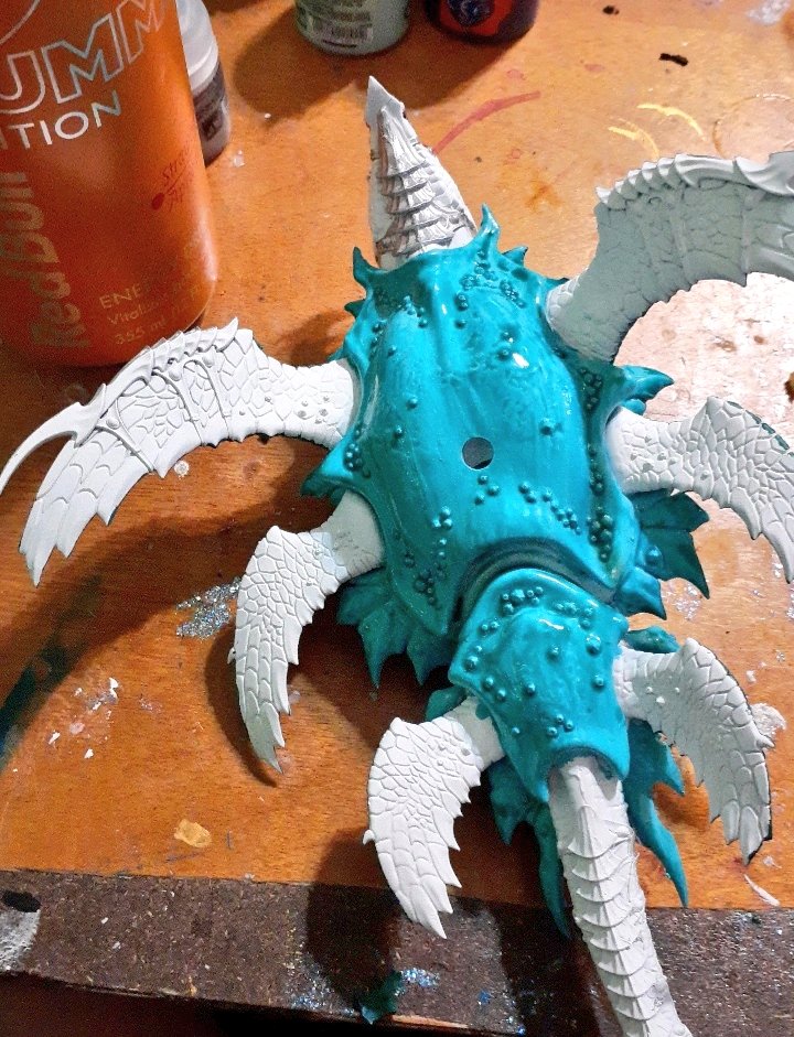 RiaKlerca93's tweet image. I&apos;m really liking how Franklin &apos;s underbelly is lookin 😍 and all I used was some baharroth blue and aethermatic blue 💙 #idonethdeepkin #citadelpaints #morningproject #WarhammerCommunity #franklintheturtle #summerredbull