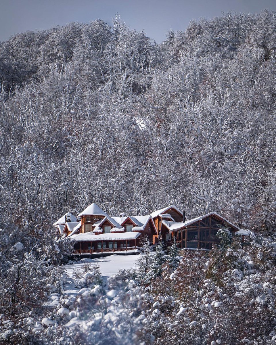 soymariche's tweet photo. Un julio que se llenó de color blanco y que el #teaminvierno disfruta. Rincones de #Chapelco #SanMartinDeLosAndes, Neuquén. Los clics de #DiegoConstantini 👏🏼 Patagonia con visitas #BuenSabado twitter! 🧉☕❄ https://t.co/I1FC9mHVcO