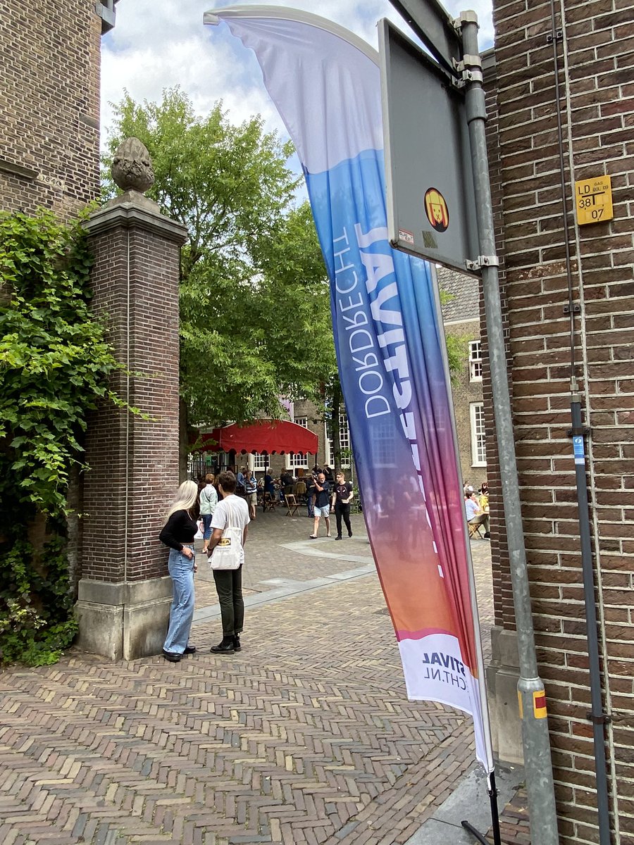 rikvdlinden's tweet photo. Voorbereidingen! Er is van alles te zien en te doen in de stad dit weekend: de #keizerin van Dordrecht, het #Hoffestival, de pre-party voor #Rivier-#Boot-#Stad https://t.co/0iO5VYTNWR