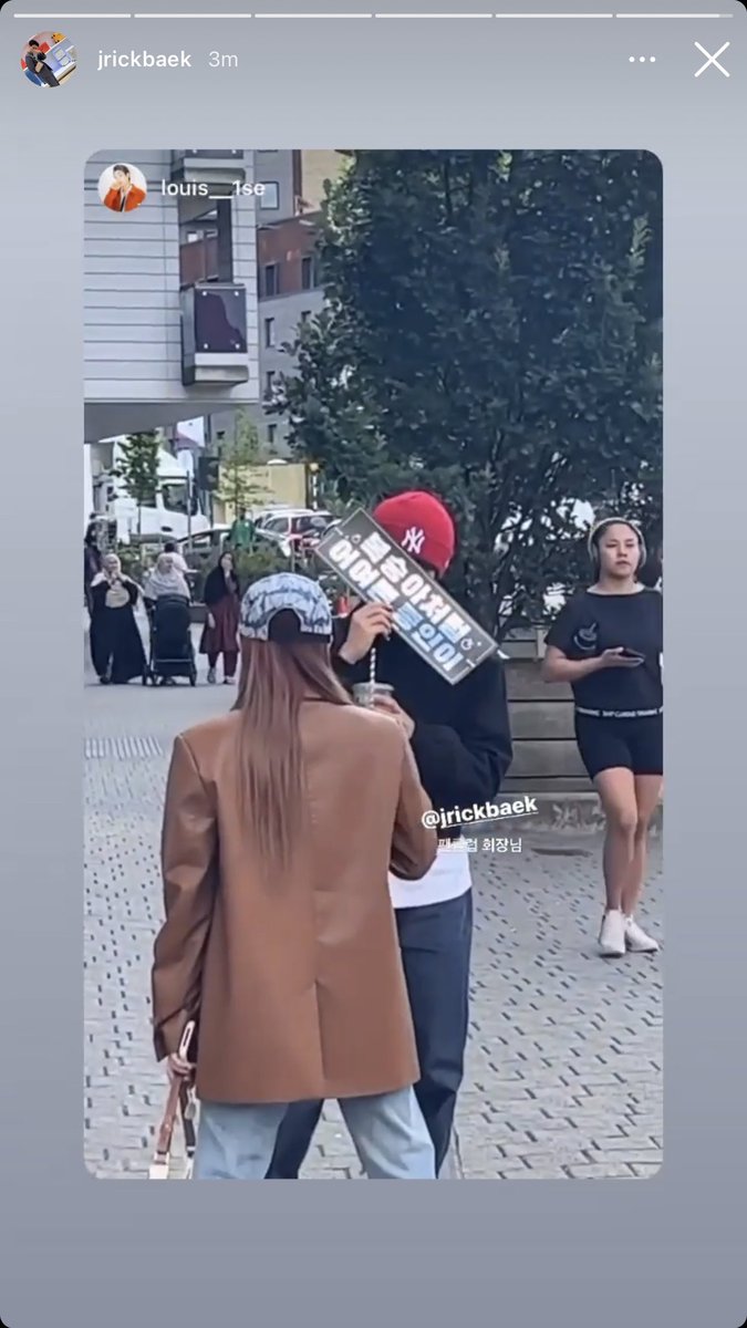 kjinjm_'s tweet photo. Team Kai’s Jrick Baek with the @kaifeglobal ‘s hand banner! 🥰 https://t.co/5B2aJUg9nt