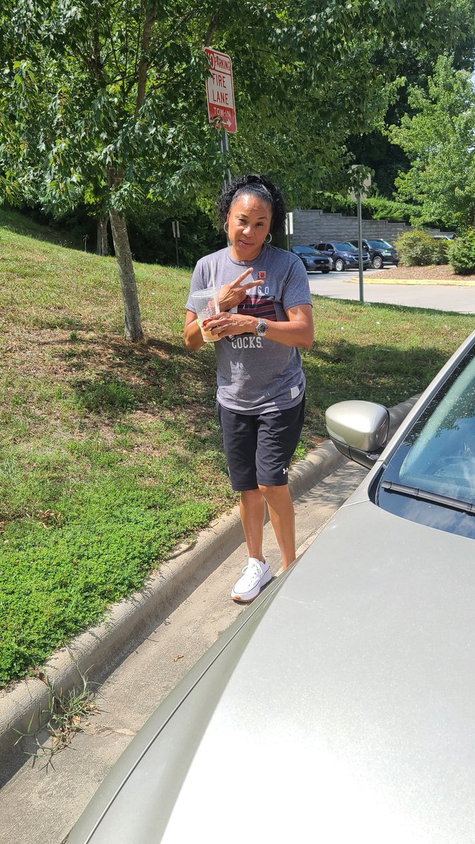 I met the 🐐 today. Thank you for being so kind <a href="/dawnstaley/">dawnstaley</a> 
I want to be like her when I grow up!!!