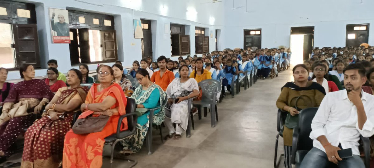 ap11_51's tweet photo. #AbvpBasti
   राष्ट्रीय विद्यार्थी दिवस के अवसर पर बस्ती जिले के राजकीय इंटर कॉलेज में विद्यार्थी सम्मेलन आयोजित किया गया। प्रवासी के रूप में राष्ट्रीय कार्यकारिणी की विशेष आमंत्रित सदस्य प्रोफेसर उमा श्रीवास्तव जी मौजूद रहीं।
@ABVPVoice
@ianandgaurav 
@iGhanshyamShahi 
@UmaStat https://t.co/jG6lfLPmhg