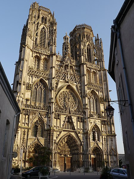 MonumentumFr's tweet photo. Ancienne cathédrale Saint-Etienne et son cloître à Toul (Meurthe et Moselle).  #Patrimoine #MonumentHistorique 👉 https://t.co/176p8gZJJl https://t.co/AIZ6r184bt
