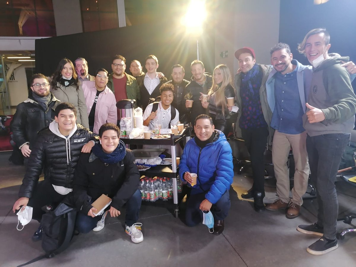 Seguimos remando, avanzando y sumando experiencia, claro, con este grupo humano todo es más fácil...los más grandes! #lanuevavozdelgoleasy
#losmasgrandes