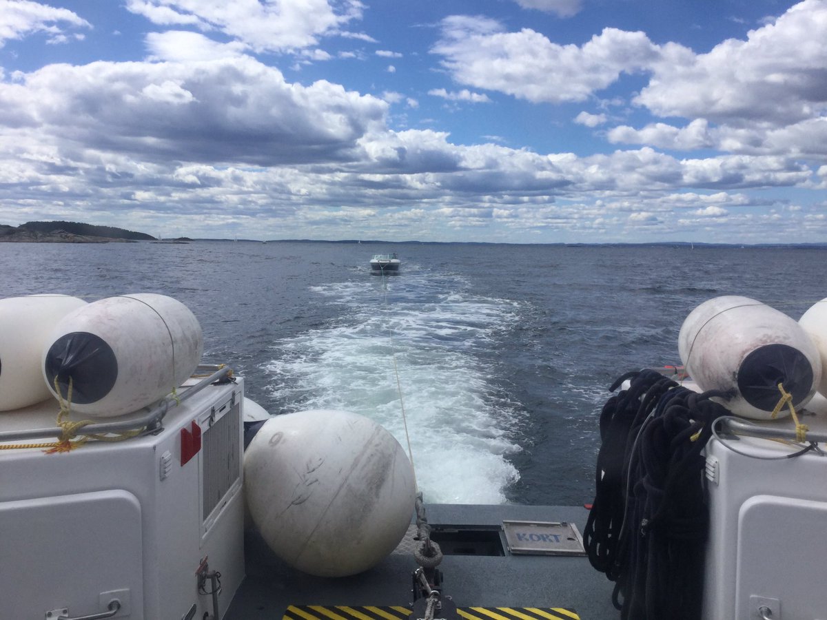 NSSR's tweet photo. #Rs159 #Elias #Redningsselskapet Assisterer medlem med fremdriftshavari. https://t.co/FJjExnCiaK