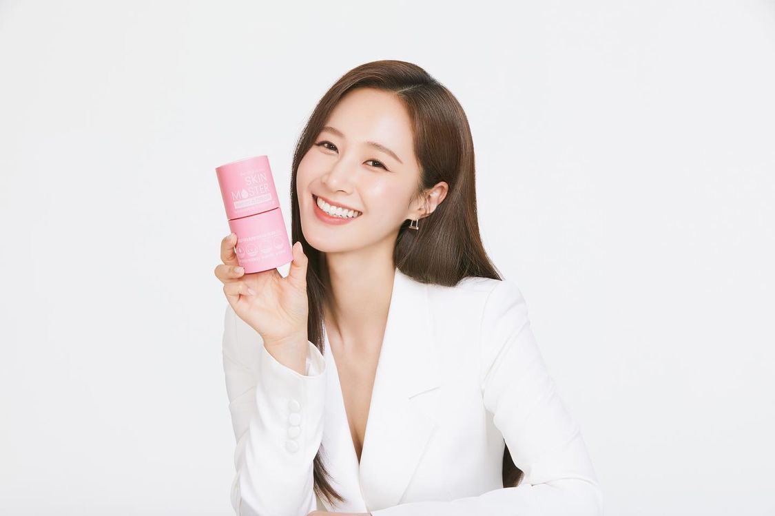 InspirationSNSD's tweet photo. 220709 | Nuove foto promozionali di Yuri per HL Science's Skin Master 💗

#Girlsgeneration #Yuri #HLScience https://t.co/Ml2BUGQtrY