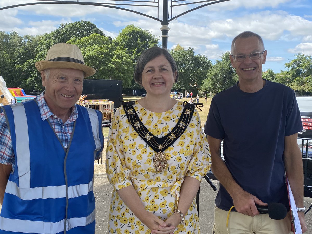 It was lovely to open the Boultham Summer Fair this morning in glorious sunshine and to look at all the fantastic stalls !