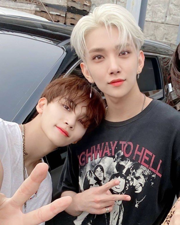 shuuccino's tweet photo. Joshua가 이런 프린팅티 입어도 되나 https://t.co/2fKe1xCqtK