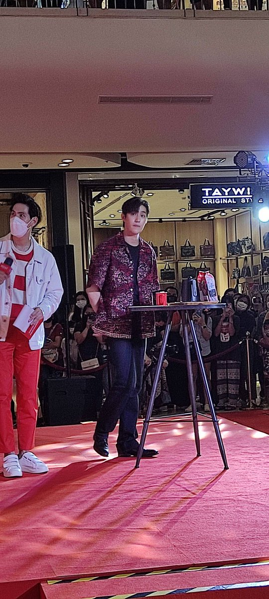 Mymint_moomint's tweet photo. ชม้อยชม้ายชายตามอง🤪🤪
@LeeThanapob #thanapob_lee 
#ระยองของภพ https://t.co/5v0uHRQHRT