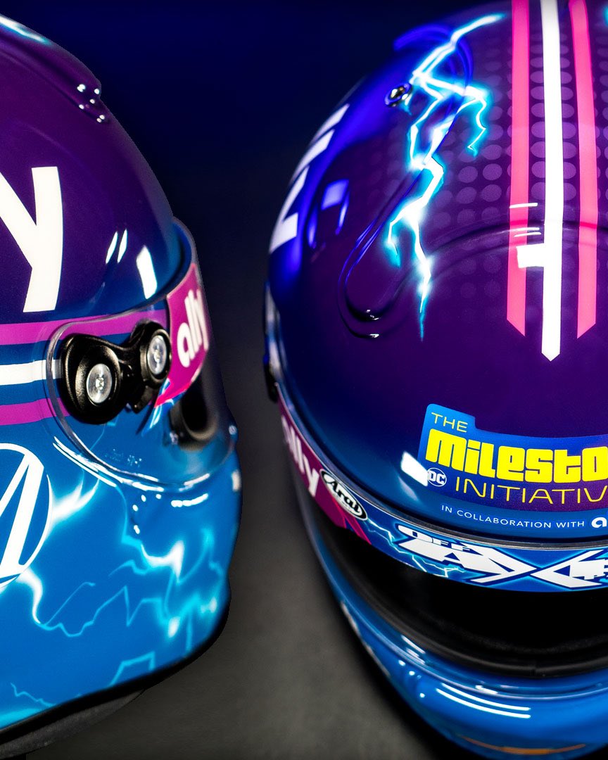 OffAxisPaint's tweet photo. ⚡️Alex Bowman can feel the static⚡️
🏁 @Alex_Bowman
💵 @allyracing
🦹♂️ @DCComics
⛑ @AraiAmericas
👨🎨 Mike Sauers
🎥📸 @AlphaVisionMed1
#TeamOffAxis #heroically #ally #dc #dccomics #static #nascar #arai #araihelmet #helmetdesign #superhero #superheroes #racing #motorsport https://t.co/WZ8pqtQqcC