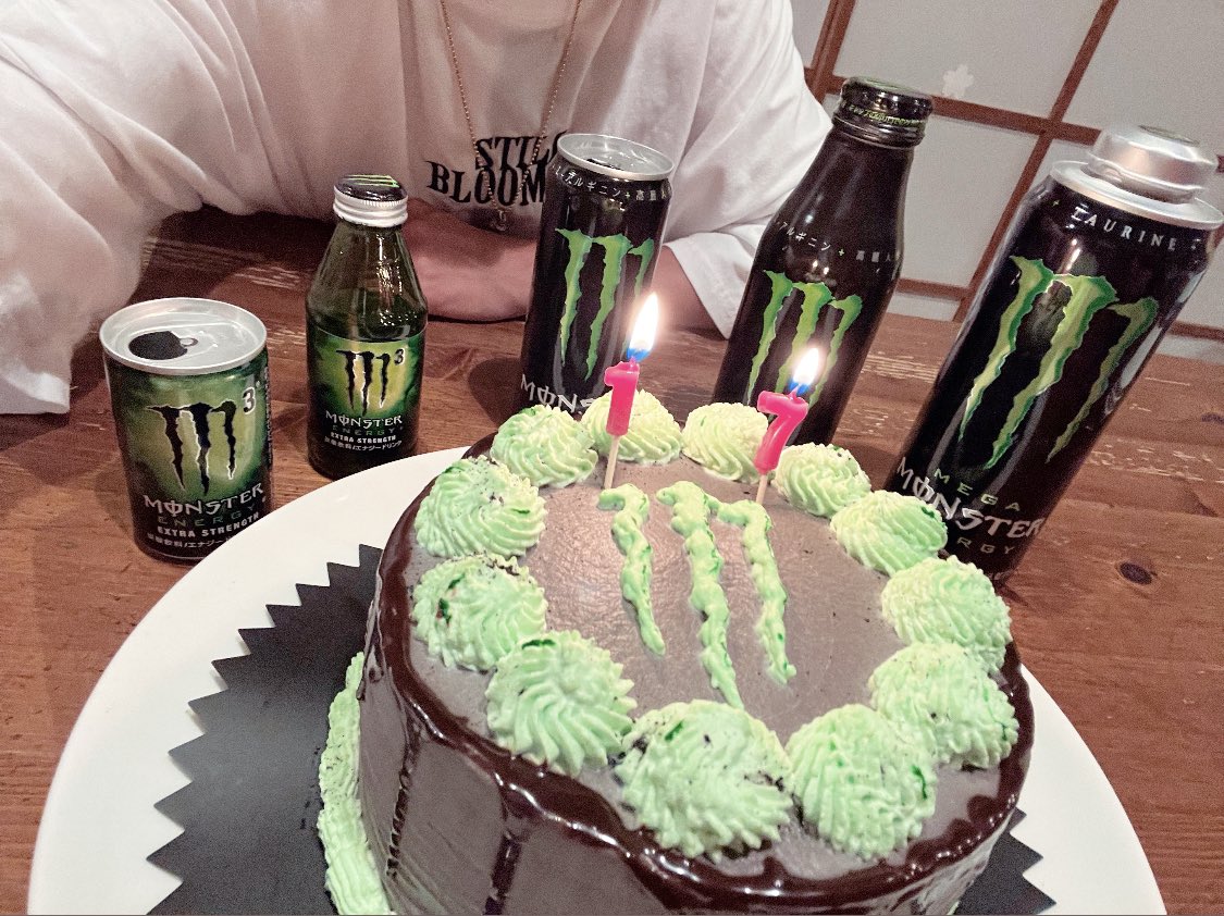 ricky_energy's tweet photo. MONSTER CAKE🥤🥤🎂🍰
#Monsterenergy #モンスターエナジー
#モンエナ #モンスター #M3 #Monster500 #MEGAMONSTER
#メガモンスター #メガモン #APEX
#オクタン #エナジードリンク #エナドリ
#エナドリ好きと繋がりたい https://t.co/UU7Y2SZUqB