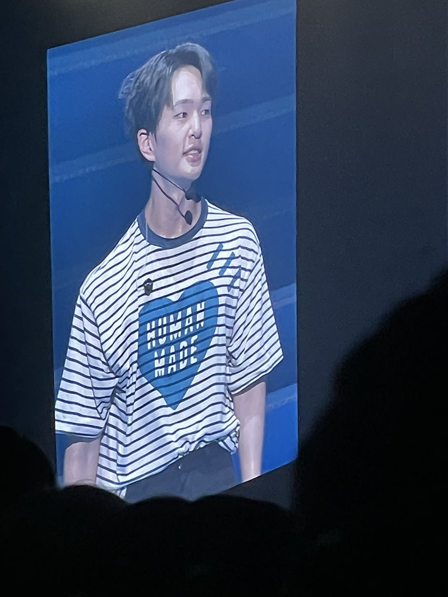 nadojjingu's tweet photo. 한참 누워있다가 일어났을 때 뻗친 머리 때문에 다들 기여워서 끙끙 앓음 😭

#샤이니온유 #온유 #オニュ #Budokan #Lifegoeson #day2 https://t.co/43q5yk2sGl