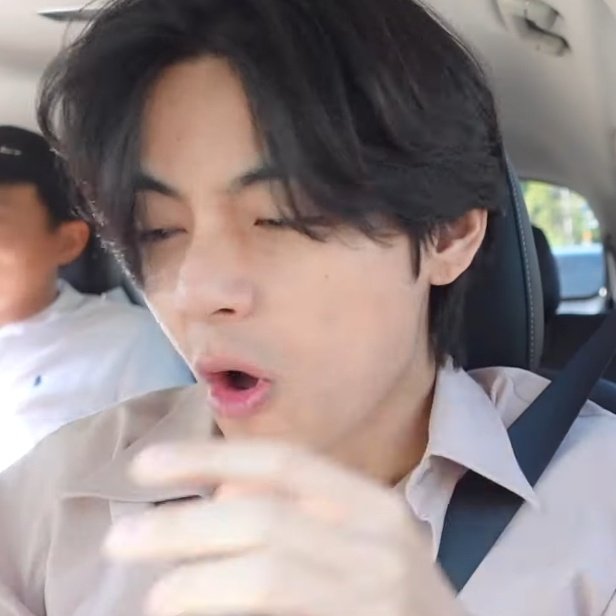mubai__jk's tweet photo. นอกจากความหล่อแร้วกุยังได้มีมใหม่ด้วย https://t.co/Y9MSp2WRHG