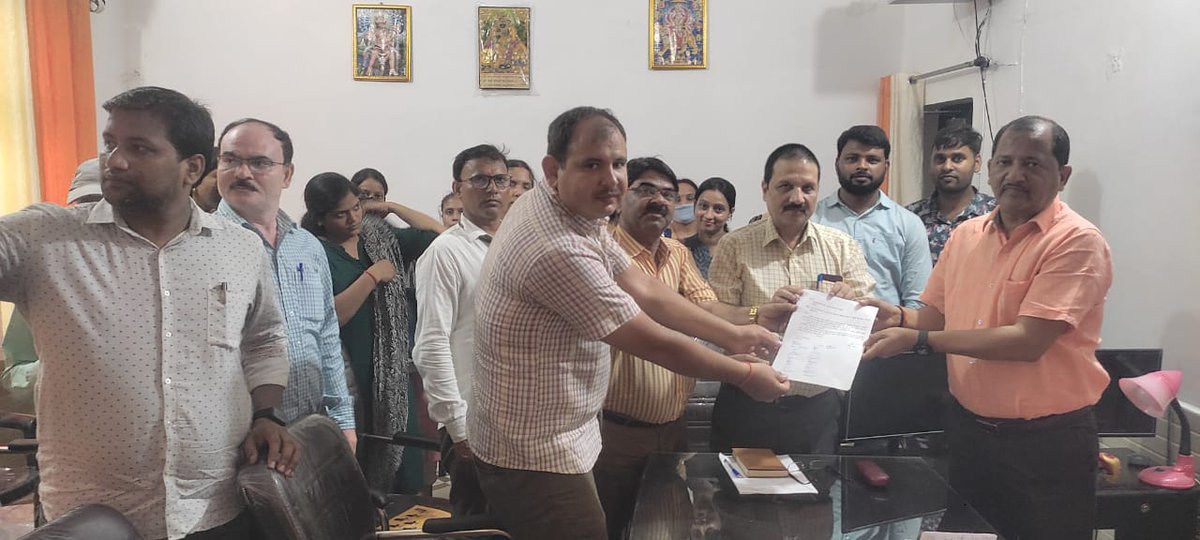 NareshB01970241's tweet photo. 11 July से राजकीय हाईस्कूल विद्यालय मे होगी ताला बंदी @CMOfficeUP 
@gulabdeviup https://t.co/N4l4j4QKL9