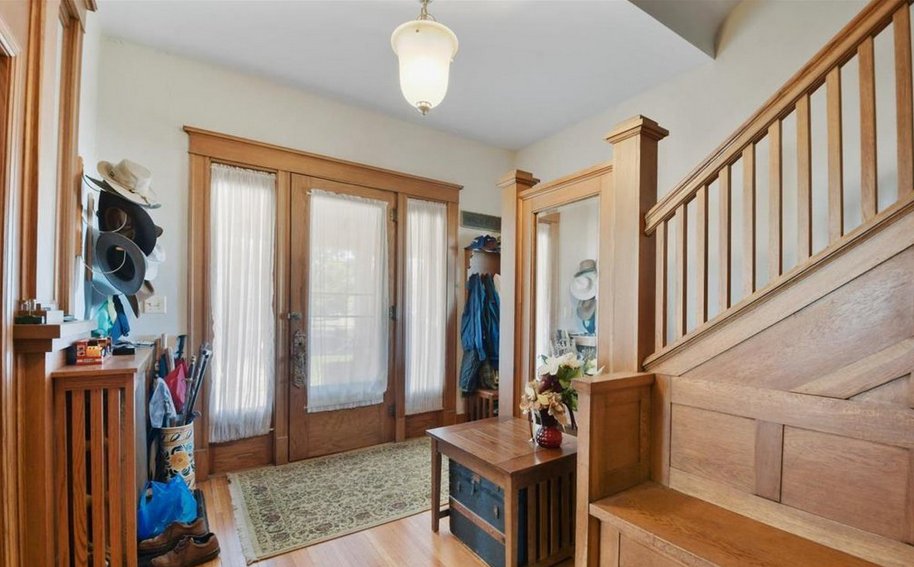 JGkeepitreal's tweet photo. New Listing: 350 Water St., Weldon, IL
6 bed, 3 bath, 3,504 sq. ft., $179,900
Expect to be impressed by the beautiful, original woodwork and craftsmanship throughout this home on five lots. Call Robert Nevill (217.899.0530). More information at https://t.co/FFmMeAotHw. #jgteam https://t.co/Kn2fkTp6CN