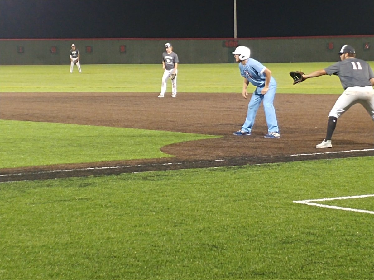 The 17U Cobras move onto the Platinum Bracket of the Buckeye Elite Tourn after going 3-0 in Pool Play.
Goodq pitching by L.Graham, D.Burleson, B.Broskie,M.Farmer, K.Brady, and B.Mason.

The Offense:
L.Graham 1HR 342ft B.Trout,A.Granger, C.Carter, B.Arthur, L.McFarland. A.Pickford