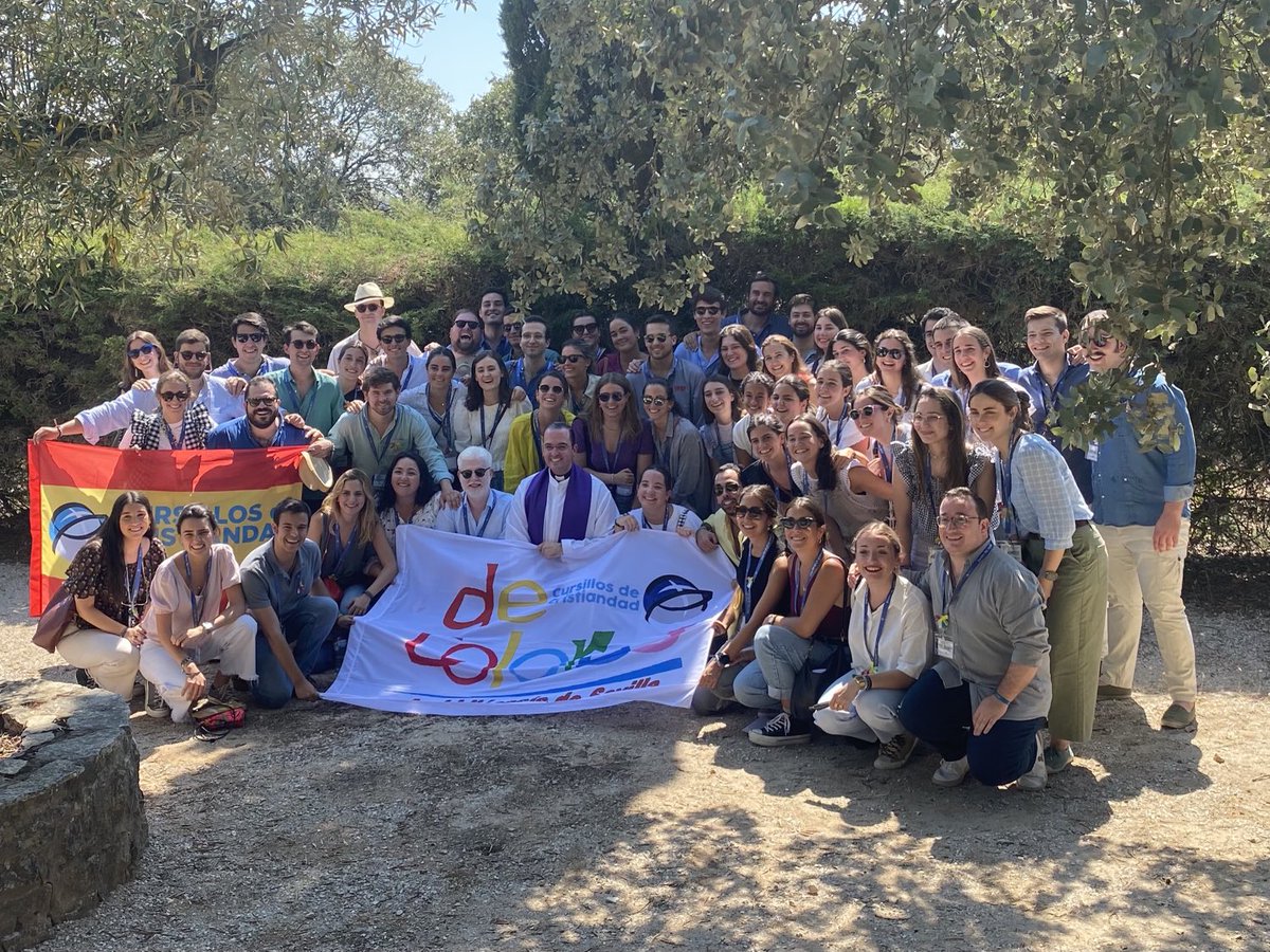 cursillosevilla's tweet photo. Este grupo de jóvenes #deColores ya están haciendo lío…
#EnComunion https://t.co/kBWgFR66iT