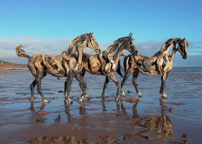 womensart1's tweet photo. Life size driftwood horse sculptures by UK sculptor Heather Jansch #WomensArt https://t.co/zd77piPrzM