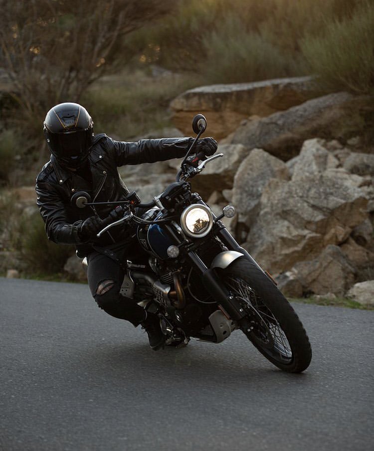 TriumphBMC's tweet photo. Diseñado para un rendimiento todoterreno premium.

#ForTheRide #OfficialTriumph #TriumphMotorcycles #Scrambler1200 https://t.co/xMTd4DN66d