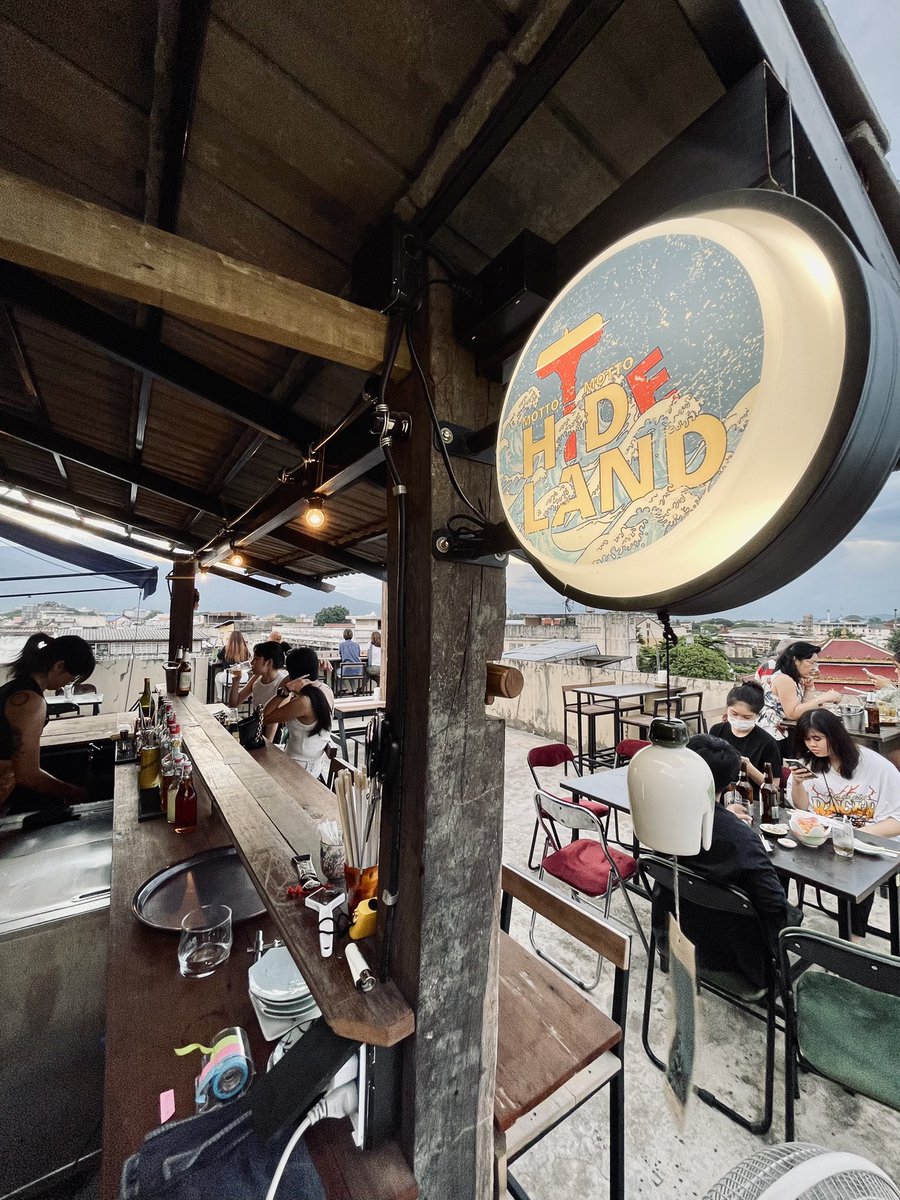 chaleaf's tweet photo. Motto motto hideland ร้านใหม่ ดาดฟ้าอย่างแจ่ม วิวดีมากรีบมาก่อนจะ รีวิวจะลง ต้องต่อคิวกินแน่นอน 📍ถนนช้างม่อย ก่อนถึงขนมหวาน #รีวิวเชียงใหม่ #reviewchiangmai #chiangmai #ดาดฟ้า #hideland https://t.co/zH7ScKJWrB