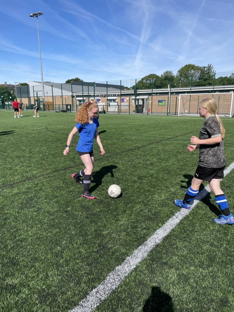 YA_OldAccount's tweet photo. A great display from the Y7 and Y8 Yewland’s Girls Football Teams , showing fantastic attitude and hard work within all the games they’ve played! A superb showcase for womens football shown by all schools involved⚽️ @YewlandsPe @brigantialearn1 @BLT_CEO #WEUROS2022 #Yewfutures https://t.co/GNewXspvOZ