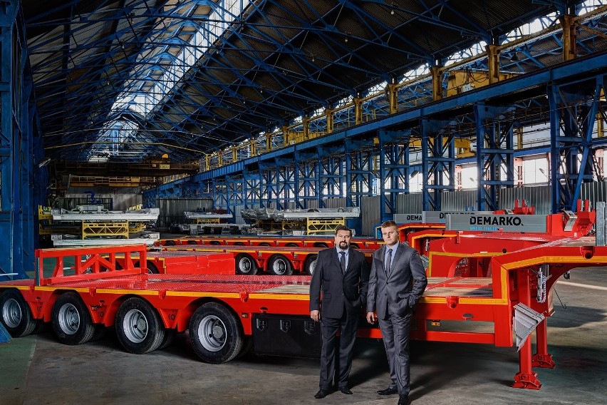 zachodni's tweet photo. W postindustrialnym sercu Bytomia tworzą nową historię. DEMARKO buduje naczepy do zestawów obrony przeciwrakietowej Patriot. #Bytom #Śląskie #DEMARKO #Patriot 

https://t.co/Ja57BxOrhT https://t.co/okX8xGmmB6
