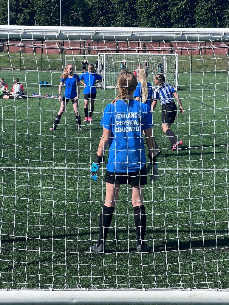 YA_OldAccount's tweet photo. A great display from the Y7 and Y8 Yewland’s Girls Football Teams , showing fantastic attitude and hard work within all the games they’ve played! A superb showcase for womens football shown by all schools involved⚽️ @YewlandsPe @brigantialearn1 @BLT_CEO #WEUROS2022 #Yewfutures https://t.co/GNewXspvOZ