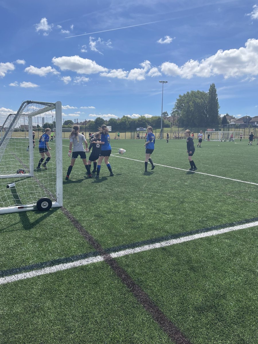 YA_OldAccount's tweet photo. A great display from the Y7 and Y8 Yewland’s Girls Football Teams , showing fantastic attitude and hard work within all the games they’ve played! A superb showcase for womens football shown by all schools involved⚽️ @YewlandsPe @brigantialearn1 @BLT_CEO #WEUROS2022 #Yewfutures https://t.co/GNewXspvOZ