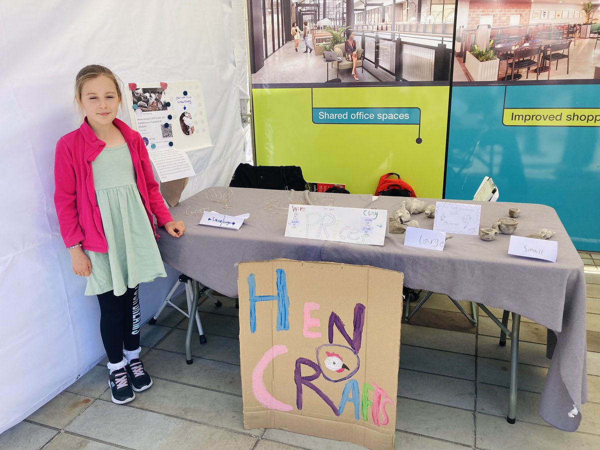 Great to see our young traders selling their creative products in Oldham today as part of the Summer Music Festival celebrations. ☀️🎶 Our youngest trader was 10 year old Paula who’s running ‘Hen Crafts’ to raise money to build a chicken coop on a local farm. 🐓🐥