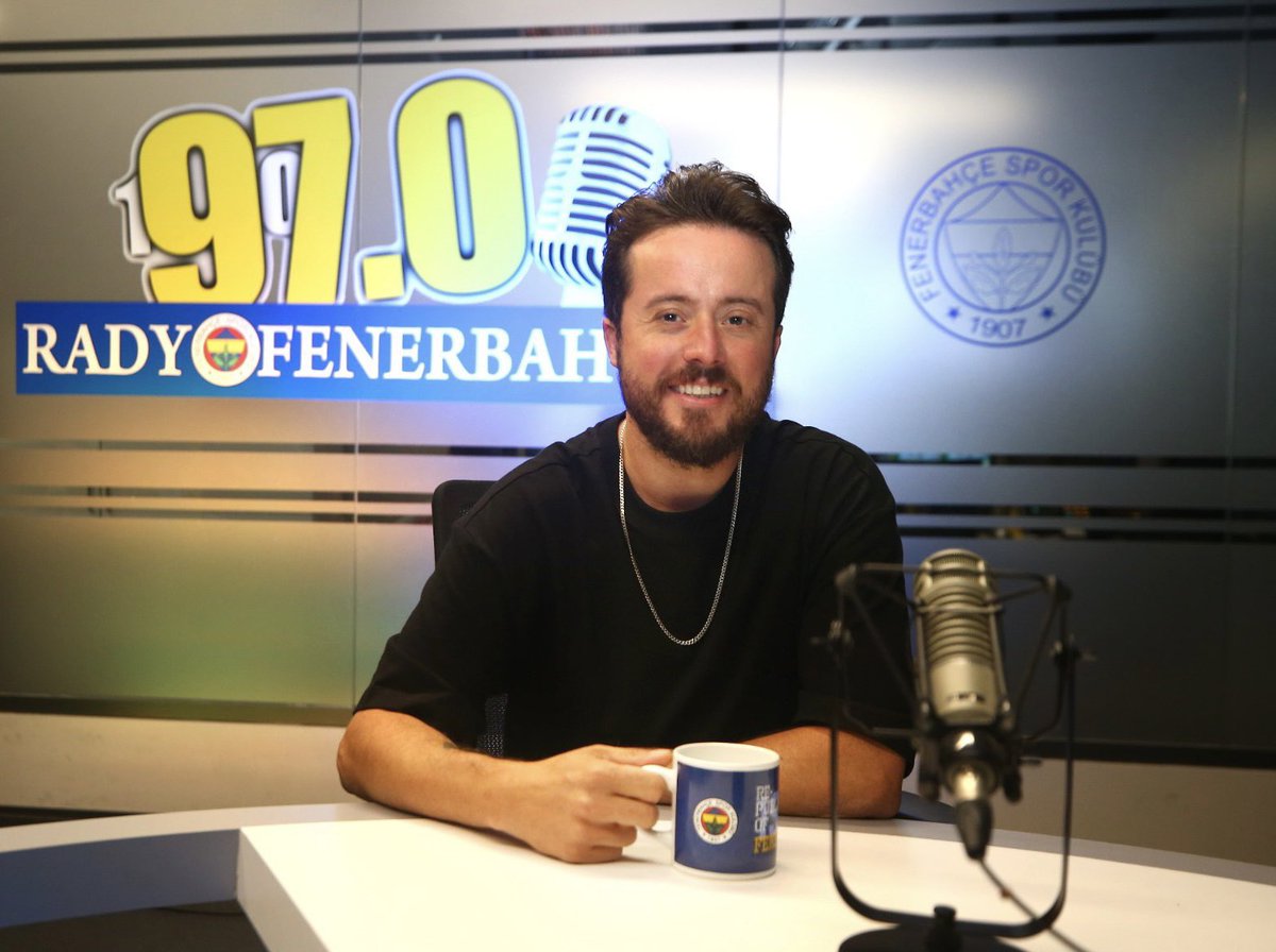 RadyoFenerbahce's tweet image. Bugün @fbtv ve Radyo Fenerbahçe ortak yayını Yıldız Takımı programında konuğumuz sevgili Aydın Kurtoğlu’ydu. @aydinkurtoglu_ 

Kendisine teşekkür ederiz.