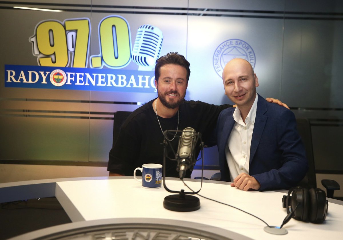RadyoFenerbahce's tweet image. Bugün @fbtv ve Radyo Fenerbahçe ortak yayını Yıldız Takımı programında konuğumuz sevgili Aydın Kurtoğlu’ydu. @aydinkurtoglu_ 

Kendisine teşekkür ederiz.