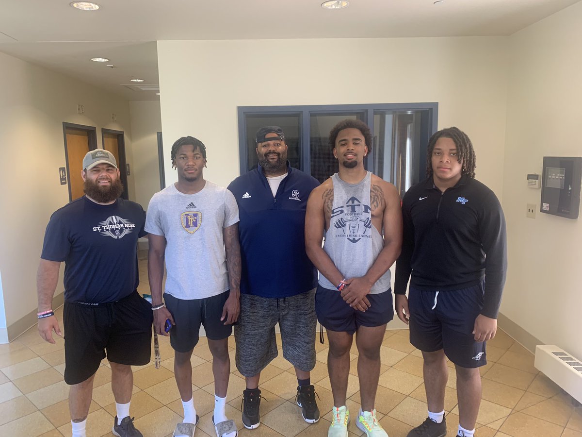 Love when the guys come back to lift before heading to college! @J4hnez (Stonehill) @Frankiepratts27 (Middle Tenn State) Former captain @Kingmu35 (Middle Tenn State) #STM