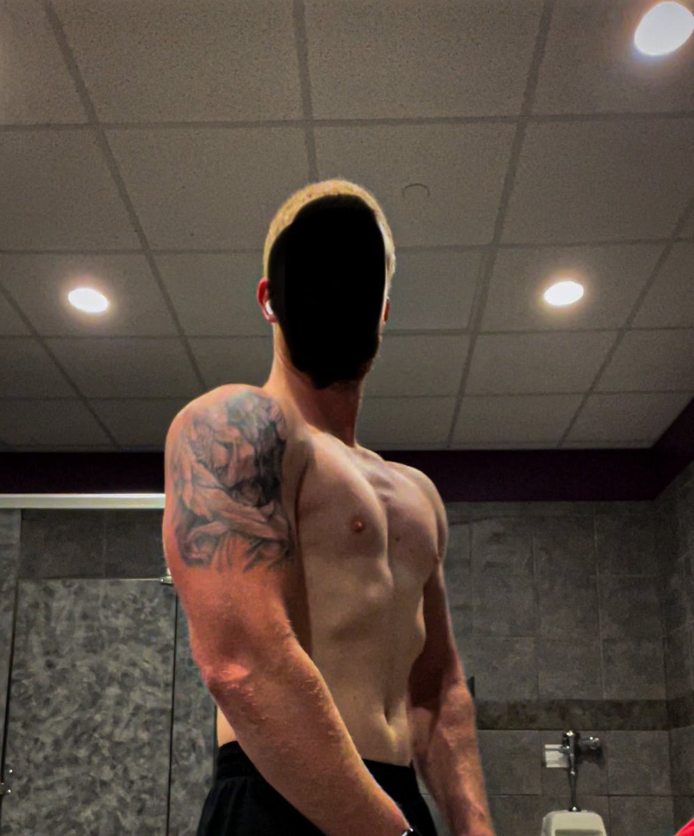 IanShinn25's tweet photo. 130lb to 172lb in 365 days. If you’re looking for a reason, here it is. Best decision I’ve ever made. Can’t wait to see what the next year holds! https://t.co/Ftysv6YoJV