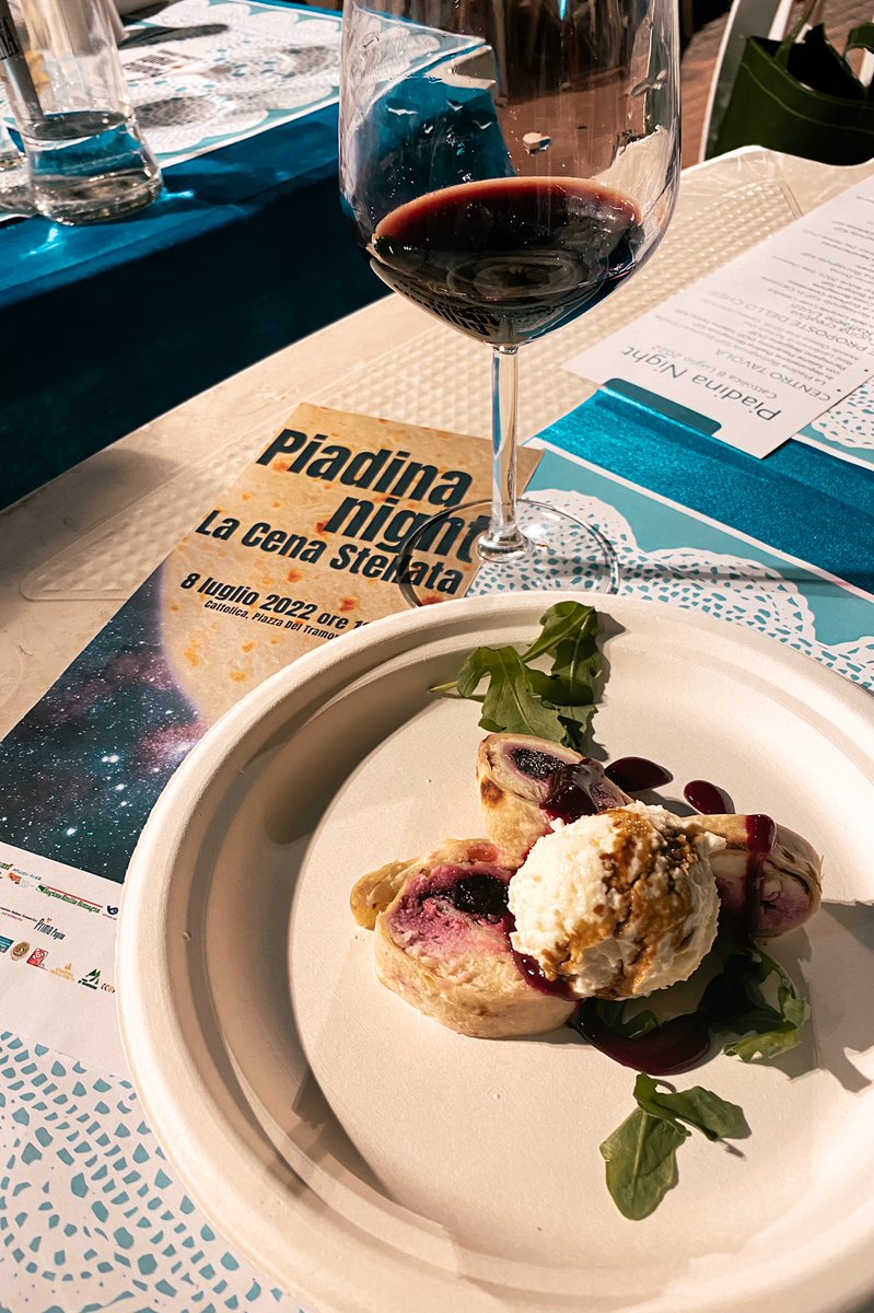 Che bella cosa le origini! L’evento #piadinanight è stata una cena stellata al tramonto con piatti a base di #piadinaromagnola e prodotti igp e dop dell’#Emiliaromagna. <a href="/guidaviniER/">EmiliaRomagnadaBere</a> <a href="/ConsPiadRom/">PiadinaRomagnola IGP</a> <a href="/CasaArtusi/">Casa Artusi</a> <a href="/ChefToChefItaly/">ChefToChef Italy</a> <a href="/locandaliuzzi/">locanda LIUZZI</a> <a href="/AisRomagna/">Ais Romagna</a> <a href="/ComuneCattolica/">Comune di Cattolica</a>