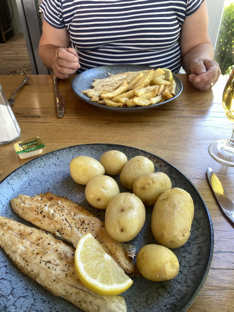 Enjoying today’s special (grilled sea bass) at <a href="/Chippyelite/">Elite Fish & Chips</a> on #Bailgate