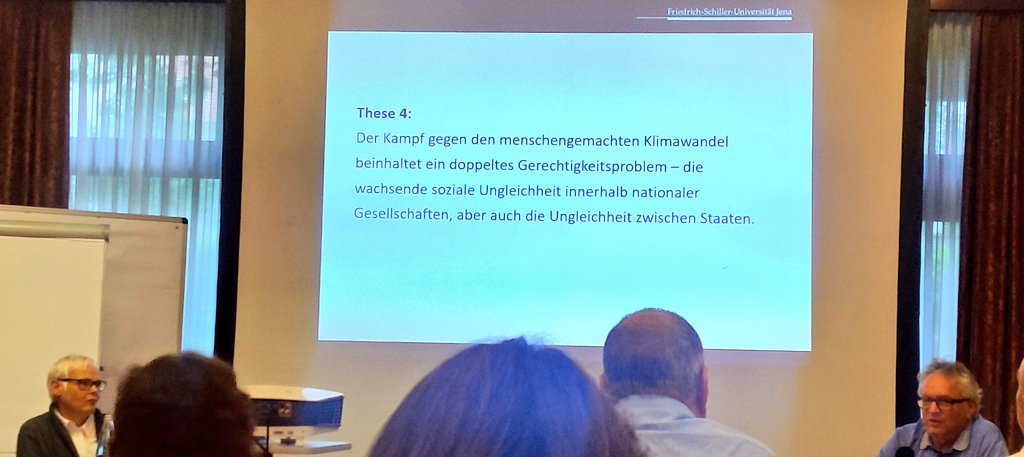 Diese These fasst, die Notwendigkeit eines #sozialen Ausgleichs beim #Klimaschutz perfekt zusammen!

Ich möchte noch ergänzen, dass dauerhafte #sozialeGerechtigkeit ohne Klimaschutz nicht möglich ist.

#ClimateCrisis #Gewerschaft #systemchangenotclimatechange #klimagerecht
