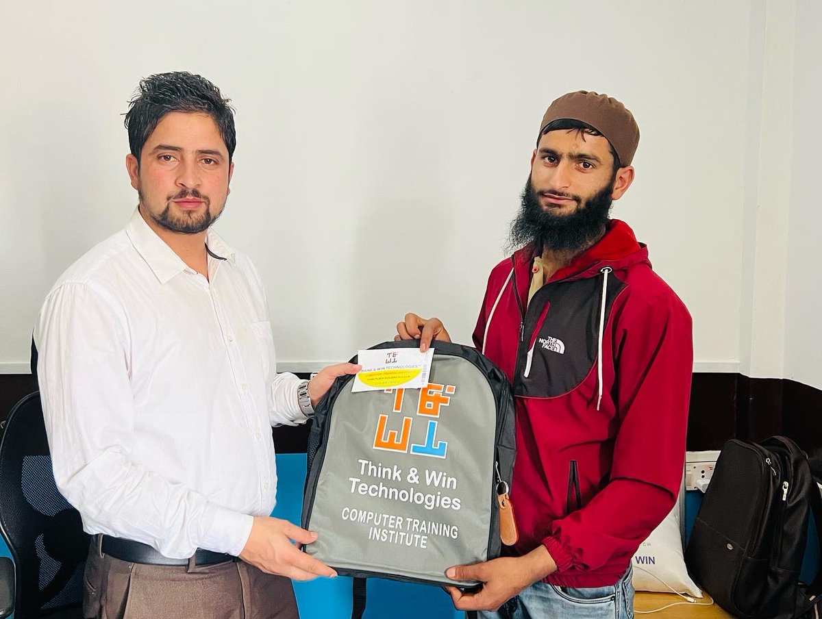 thinkwithUwais's tweet photo. "When you have a dream, you've got to grab it and never let go.
#education #educationfirst #educationforall #educationforlife #educationmatters #educationquotes #english #entrepreneur #thinkwintech #uwaisamin #kulgam #giveback #highereducation #homeeducation #learn #learning https://t.co/Pn3neHr9PR