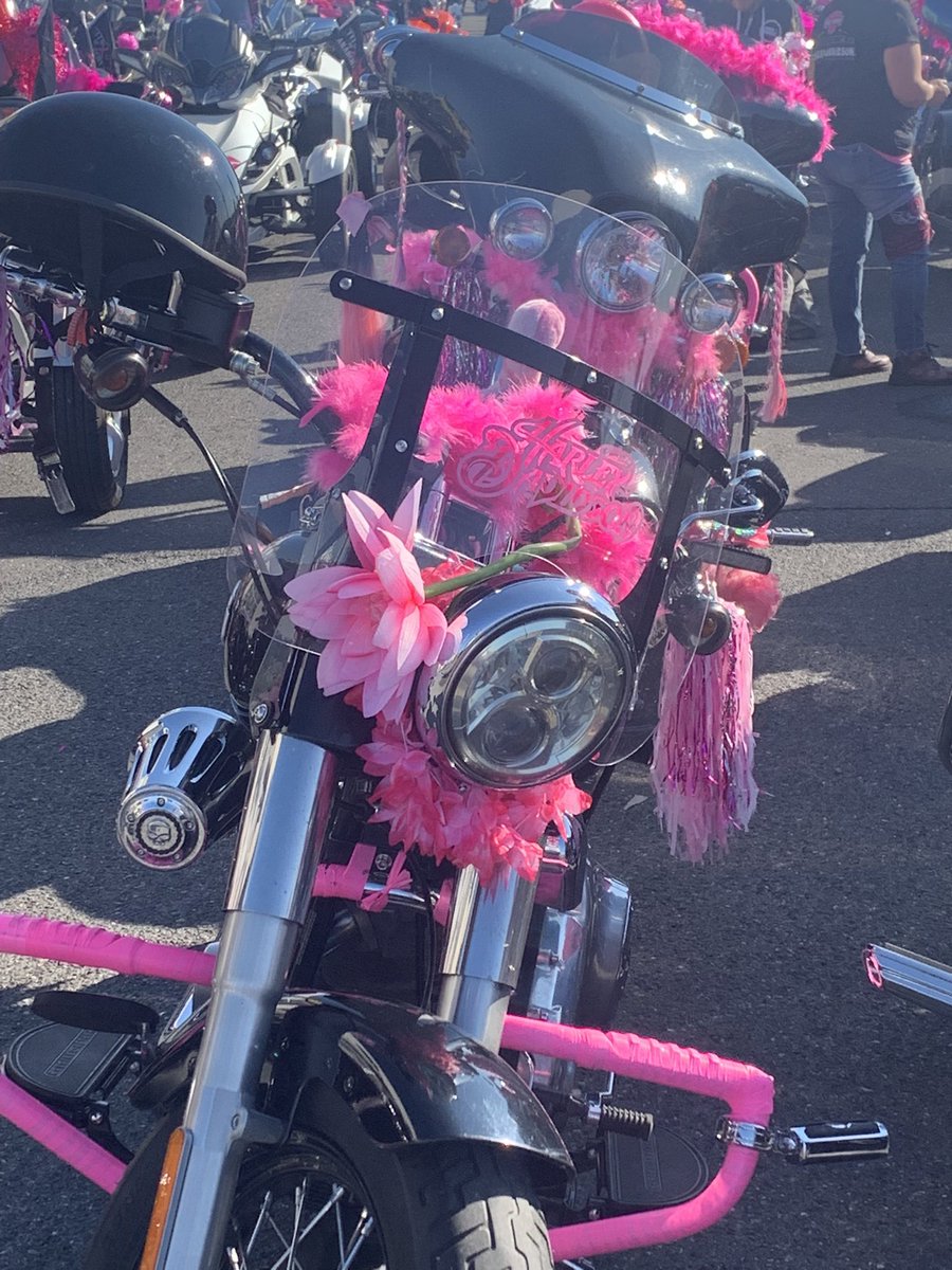 kiippie's tweet photo. C’est un départ! La Ride de filles 2022! Au profit de @CancerseinQC . https://t.co/lNzk9G3ehG