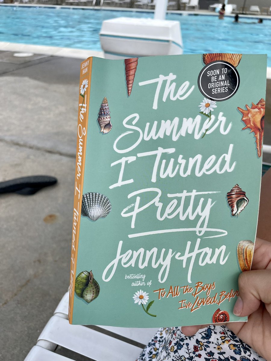 NatalieHackmann's tweet photo. Book 19☀️ #BooksAreMagic https://t.co/s5FyVxvG99