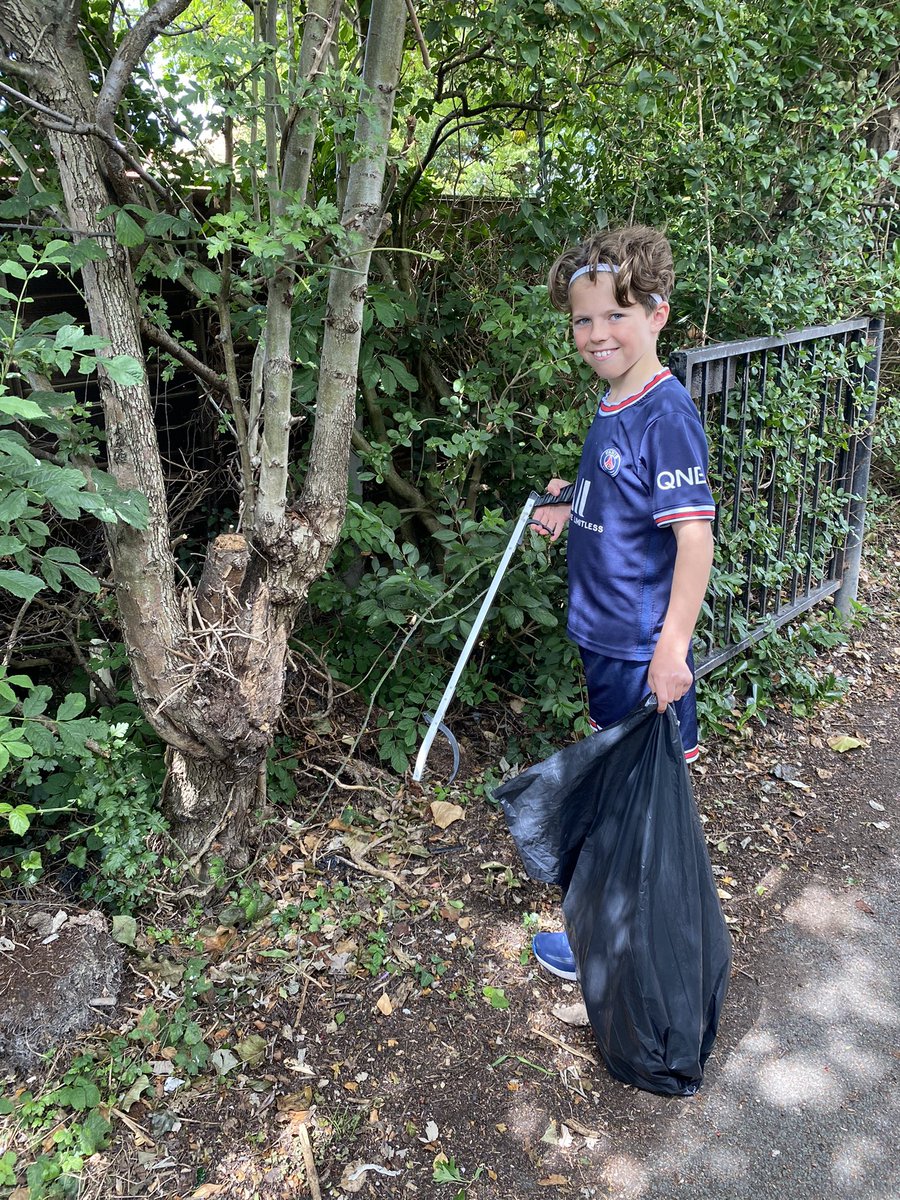 Niklogi's tweet photo. An hour spare this afternoon and Riley wanted to go litter picking #poobags #cans #plastics @ysgolbrynhedydd https://t.co/NTYjBkeWcU