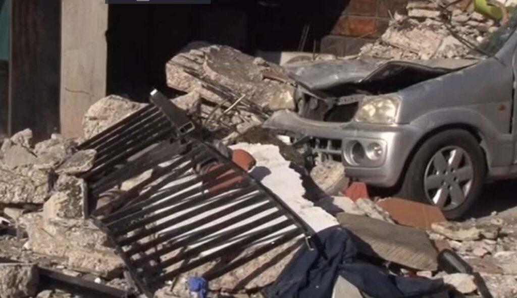 cyprusmail's tweet photo. Second balcony collapse in Paphos leaves two people slightly injured (Update 1) | Cyprus Mail https://t.co/JbCdYWIR7O https://t.co/5VmKdcfOY7