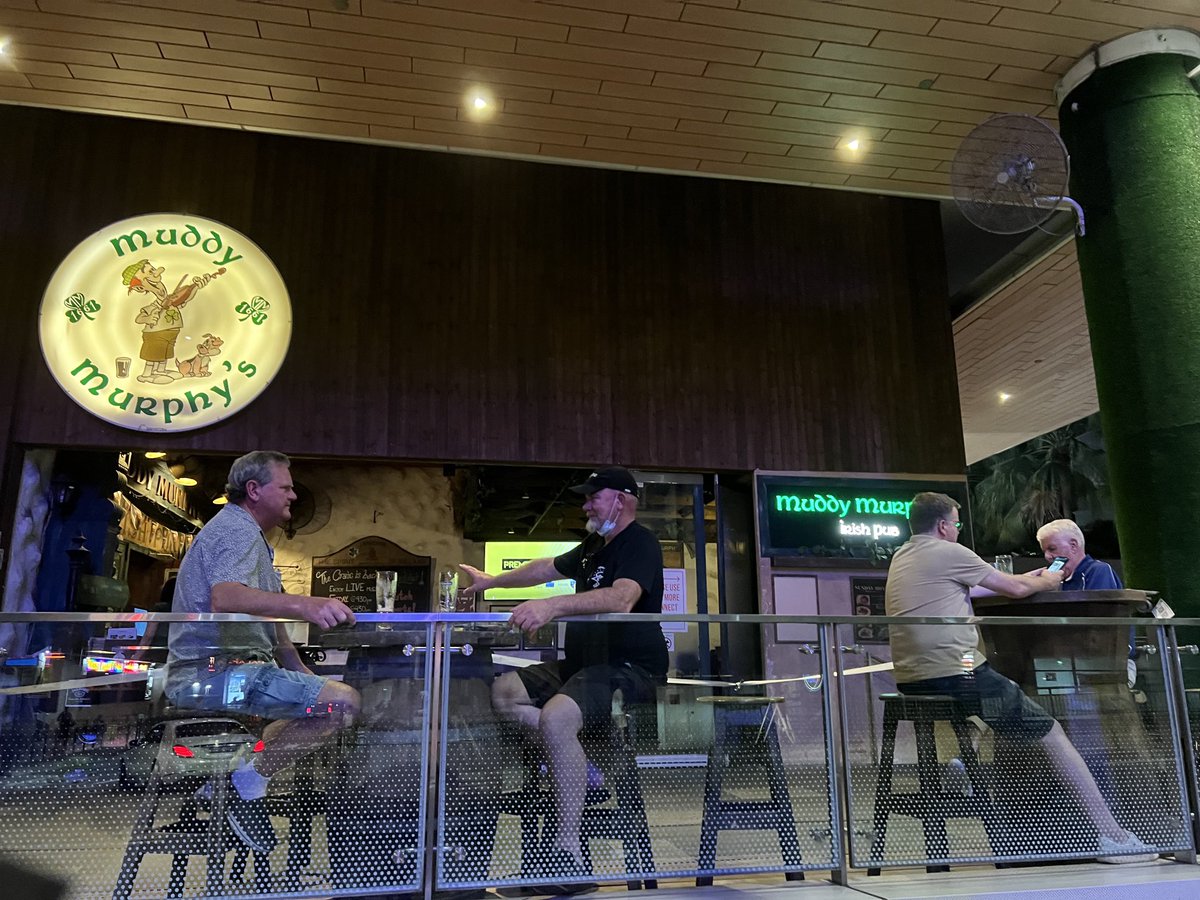 PoeyHmwfc's tweet photo. Last 2 hours in Singapore and thought we would try a few sherbets to make us sleep on the ✈️ #whatacity https://t.co/3PlyA3Qpm7