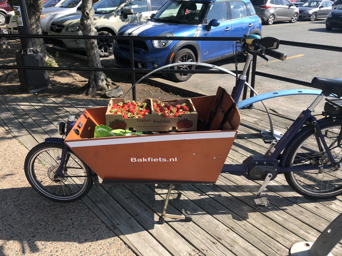 oriduinker's tweet image. Obligatory #preciouscargo pic - three flats of local strawberries 😍#carryshitolympics