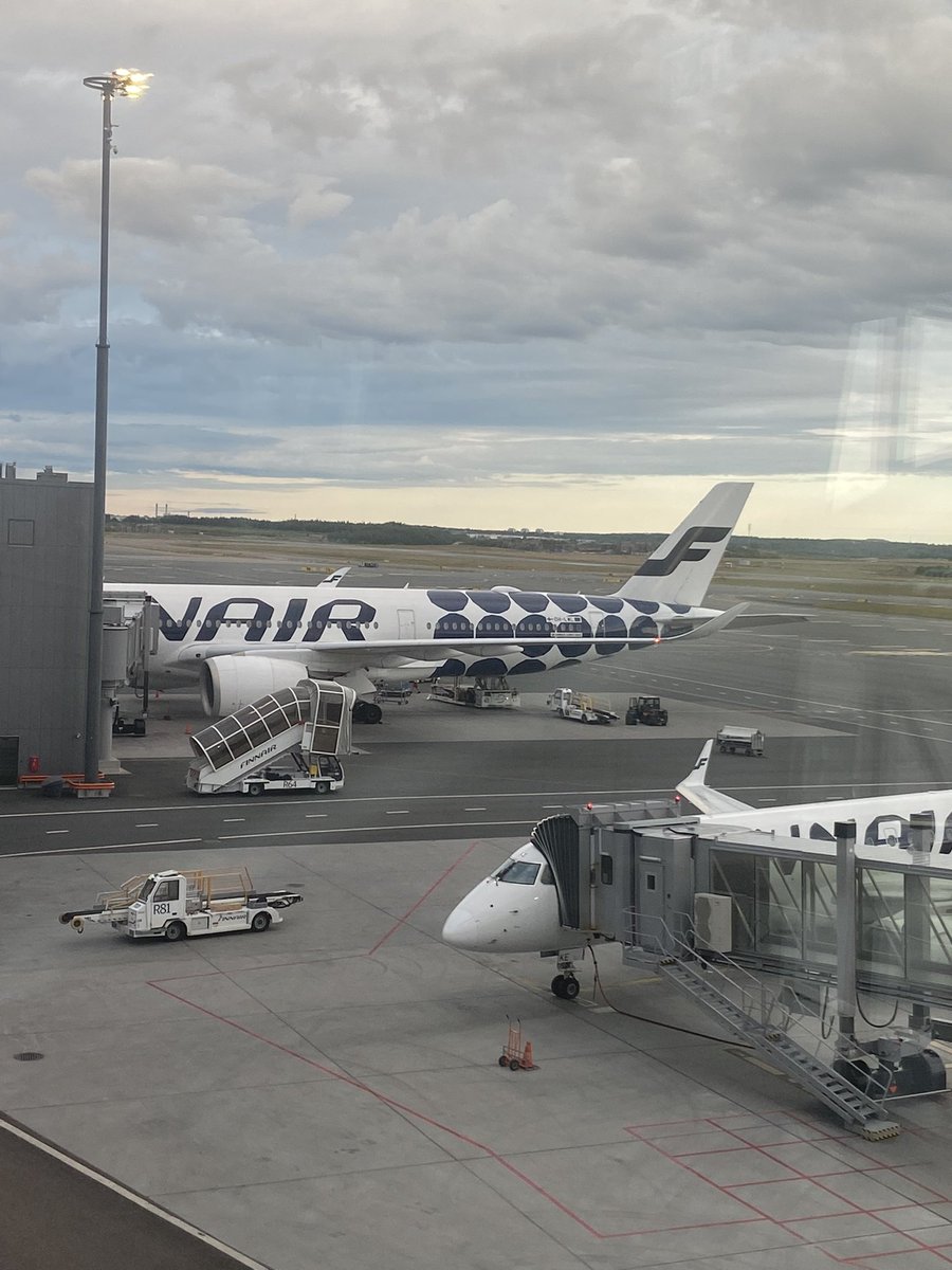 Hacci64's tweet photo. 2年半ぶりのヨーロッパ✈️
フィンランドは今月からワクチン接種証明も不要、パスポートのみで入国OK。ヘルシンキ空港→フェリー⛴でタリンへ。エストニア入国もパスポートのみ。もうコロナ前と同じ😳
#finair
#tallinn #ヨーロッパ旅行 #タリン　#エストニア https://t.co/dcD05T4u6I