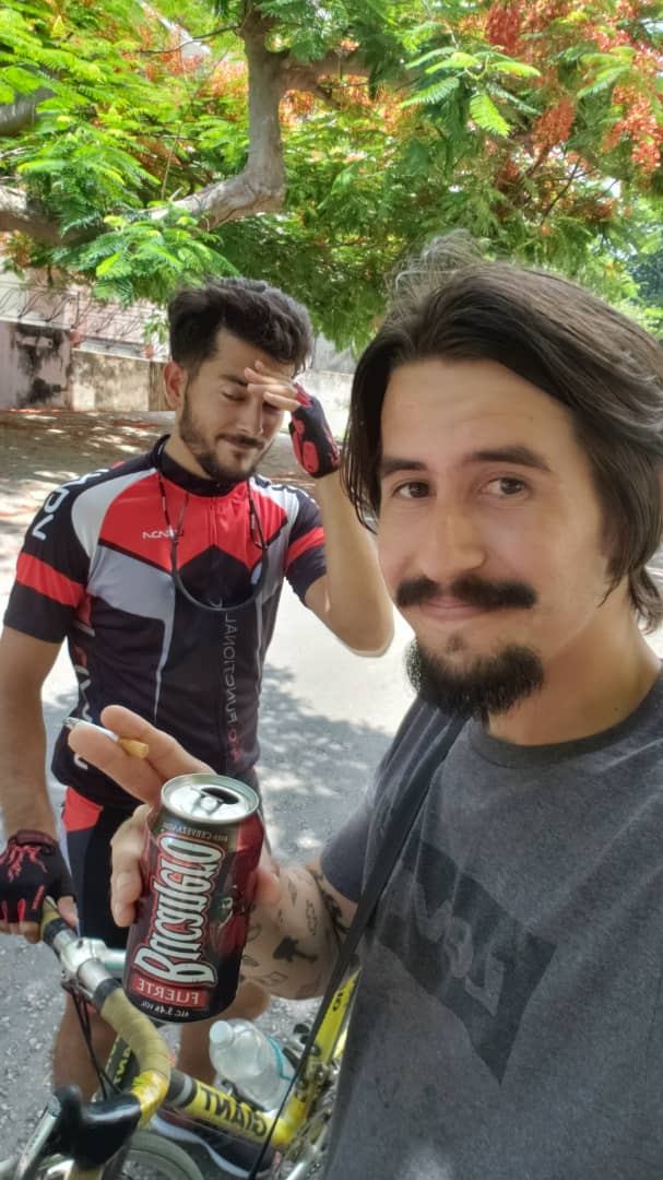 Hilo resumen de mi viaje ayer en bicicleta por La Habana.
1. <a href="/paulocoxcristo/">paulocoxcristo</a> no quiso tomar conmigo.