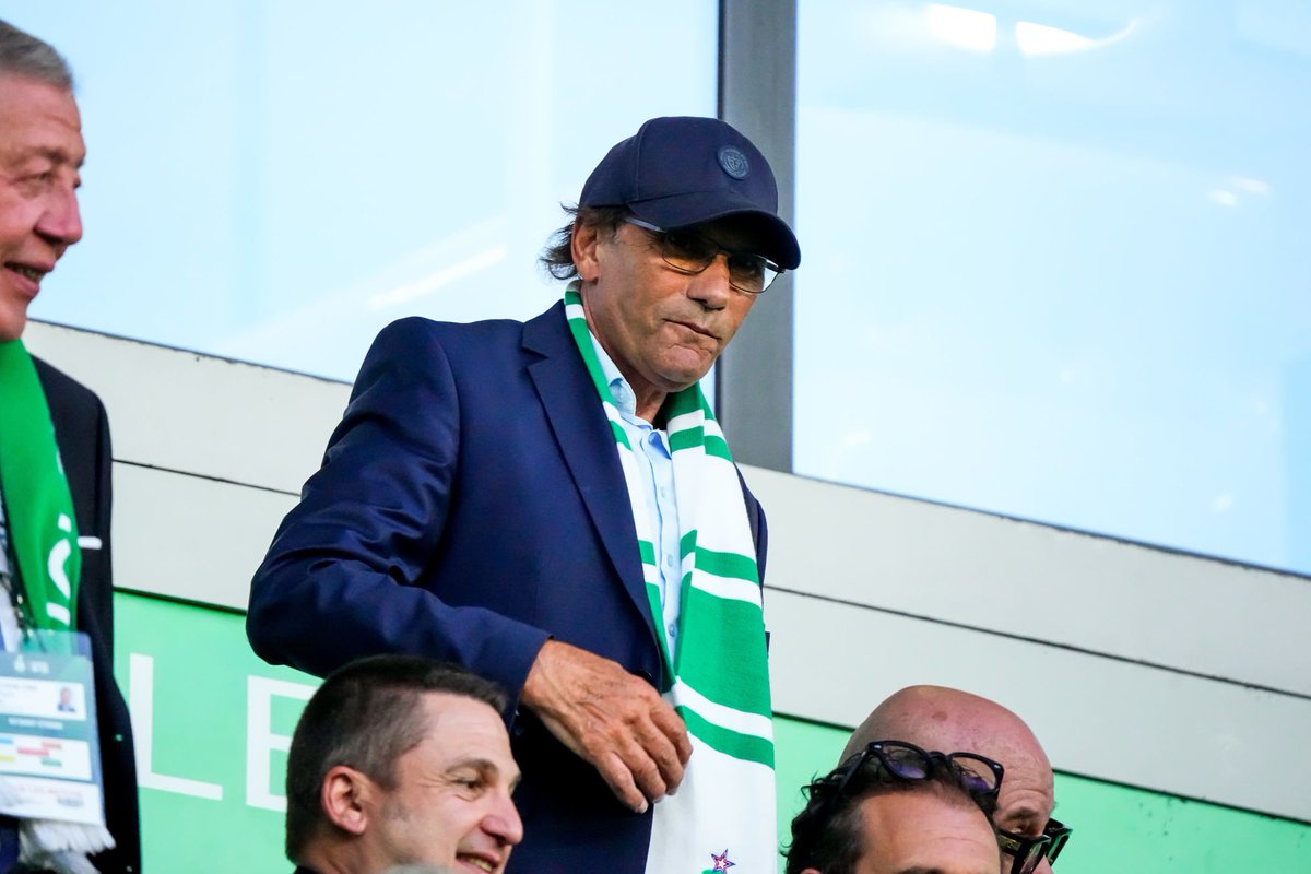 Les dirigeants de l’ASSE auraient fait capoter la vente du club, persuadés que le club va immédiatement remonter en L1 et qu’il vaut beaucoup d’argent.

Roland Romeyer aurait également lâché : « On va gagner trois matchs, et les fans vont nous s*cer à nouveau. »

(<a href="/Romain_Molina/">Romain Molina</a>)