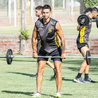 HistoriaOlimpo's tweet photo. Jugadores en común: José Ramón Palacio, multicampeón con Olimpo (326 J 88 G 1978-90), reforzó a Círculo en el Nacional A de 1985. También jugó en los 2 @leoneltoti (9J 0G 2015). @seebalvarez y #DiegoRamirez parte del actual plantel aurinegro, surgieron de la cantera del papero. https://t.co/GlCRqyiFzL