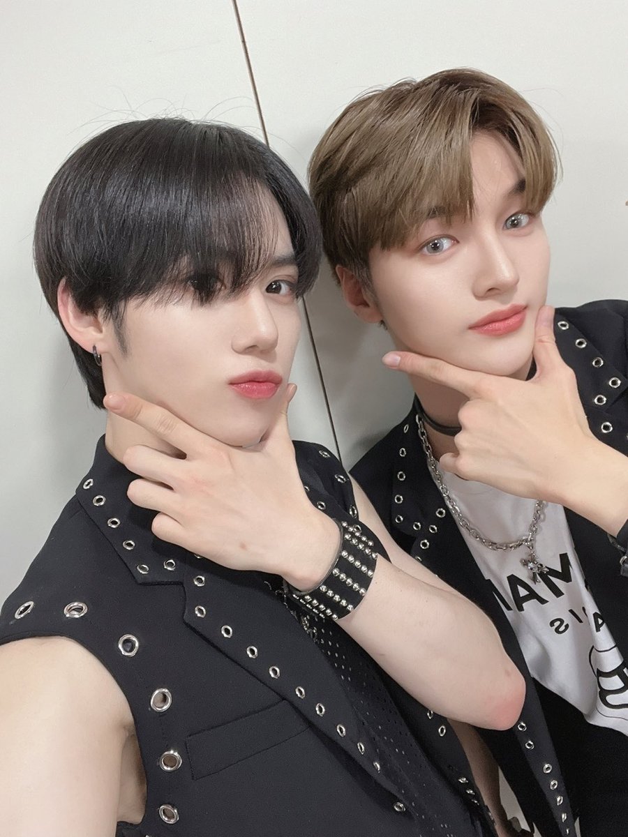 chayun_archive's tweet photo. 아기신랑 생일축하해🥳
220709 #챠윤 https://t.co/6NpC0iWCZz